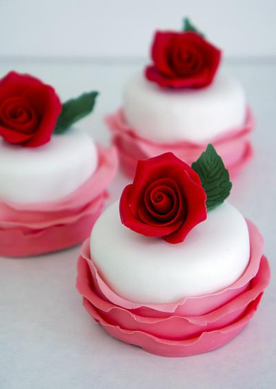 Mini Cakes - Cake by Laura Dachman