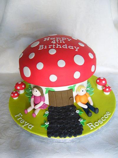 Toadstool cake - Cake by berrynicecakes