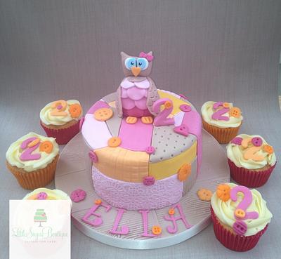 Owl cake with Cupcakes - Cake by LittlesugarB