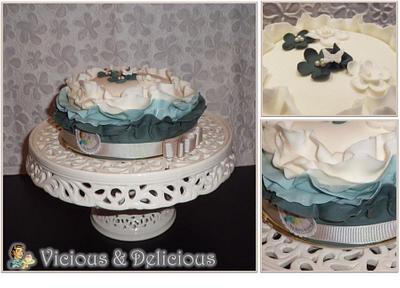 Ruffles and butterflies - Cake by Sara Solimes Party solutions