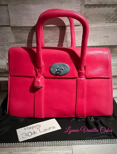Fuschia pink Handbag - Cake by Lynnie Vanillie Cakes