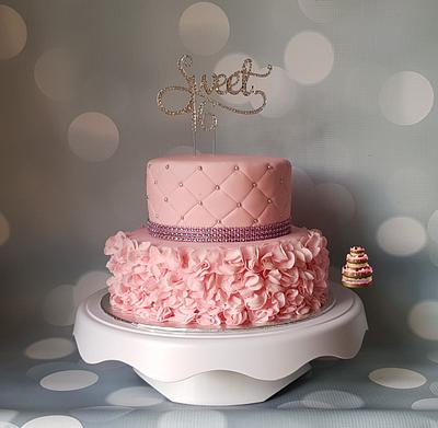 Sweet 16 - Cake by Pluympjescake