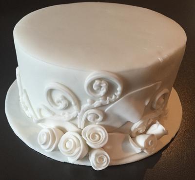 White on white  - Cake by Liz