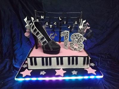 Piano Fashion - Cake by Katarina