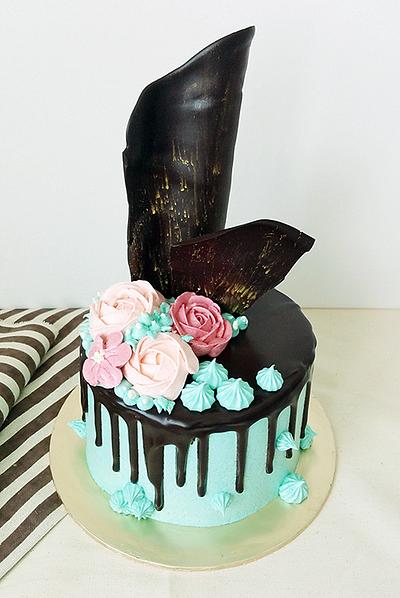 Buttercream flower drip cake - Cake by Wendy