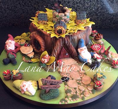 Gnome house - Cake by Lanamaycakes