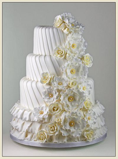 Pleats and Frills - Cake by Sandra Monger