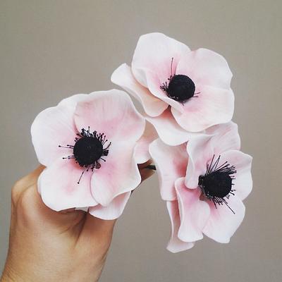 Sweet Anemones  - Cake by Divine Bakes