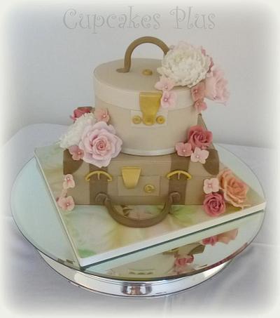 Suitcase and hat box wedding cake - Cake by Janice Baybutt