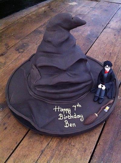 The Sorting Hat - Cake by Dragons and Daffodils Cakes