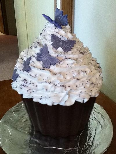 Giant Cupcake - Cake by Ashley