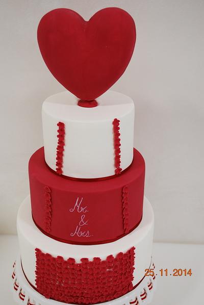 big heart mr & mrs wedding cake - Cake by Ponona Cakes - Elena Ballesteros