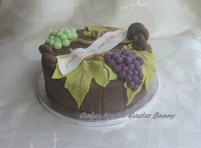 Basket with grapes. - Cake by Irina Vakhromkina