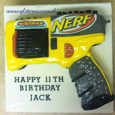 Nerf Gun - Cake by Alli Dockree