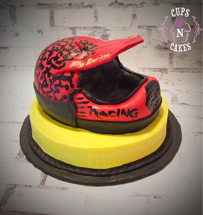 Racing helmet  - Cake by Cups-N-Cakes 