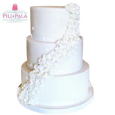 White wedding cake - Cake by Hannah Thomas