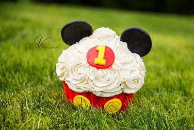 Mickey Mouse Cupcake - Cake by AlainaCaketastic