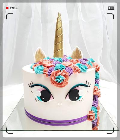Unicorn with big beautiful eyes - Cake by Tirki