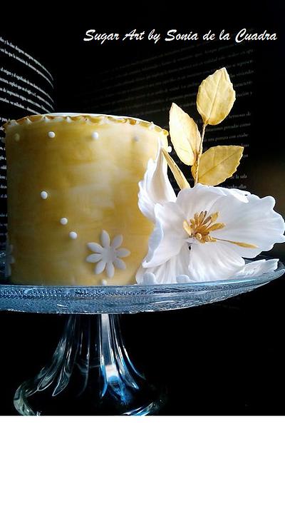 Mini wedding cake in white and gold - Cake by Sonia de la Cuadra
