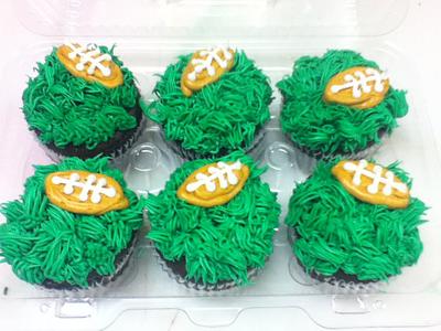 Football Cupcakes  - Cake by cakes by khandra