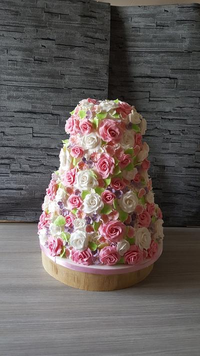 Flower wedding cake. - Cake by Taartenvankaatje