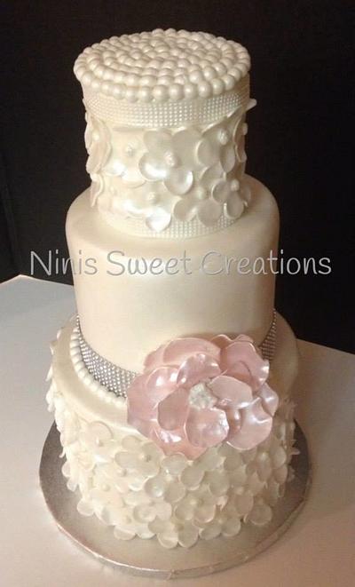 Flowers and Pearls - Cake by Maria