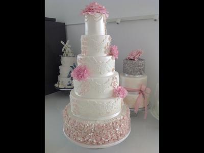 Wedding Cake - Cake by Yvon Meijer