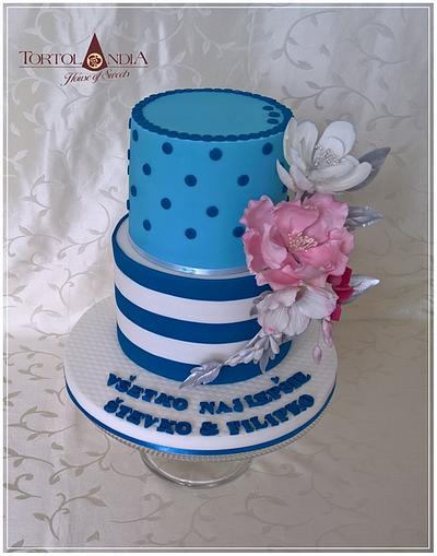 Elegant cake with stripes - Cake by Tortolandia