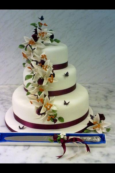 Burgundy rose wedding cake - Cake by Altie