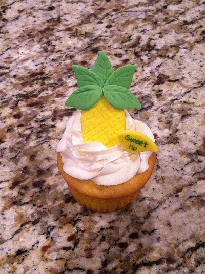 Pineapples - Cake by Joanne