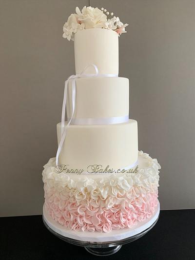 Ruffles wedding cake - Cake by Popsue