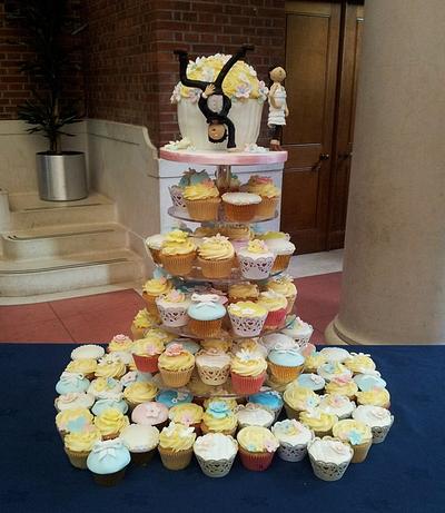 Giant Cupcake & Cupcakes - Cake by Sarah Poole