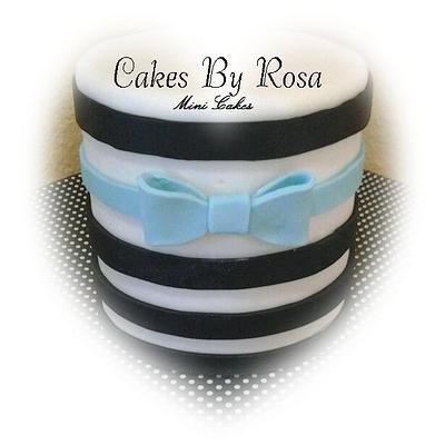Mini 4" Cake - Cake by Rosa