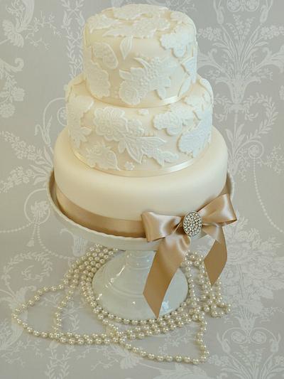 Lace wedding cake - Cake by Isabelle Bambridge