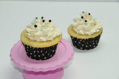 Vanilla Cupcakes  - Cake by Saranya Thineshkanth