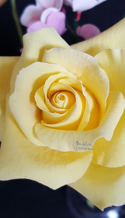 Yellow rose  - Cake by Asya Vencheva 