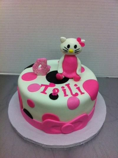 Hello Kitty - Cake by Evelyn Vargas