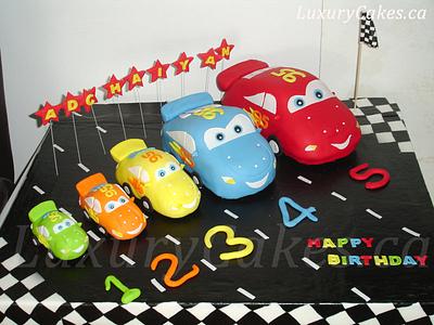 5 Lightning McQueen cars - Cake by Sobi Thiru