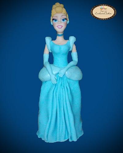 Cinderella cake topper  - Cake by Daniela Morganti (Lela's Cake)