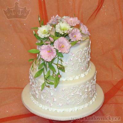 Wedding Cake with Eustoma - Cake by Eva Kralova