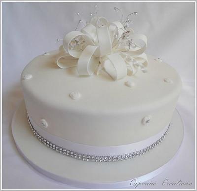 Loopy bow glamour wedding cake - Cake by Cupcakecreations