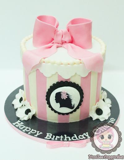 Pretty pink cake - Cake by YumZee_Cuppycakes