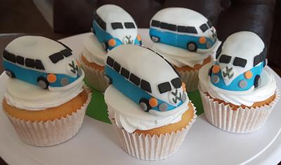 Volkswagen cupcakes. - Cake by Pluympjescake
