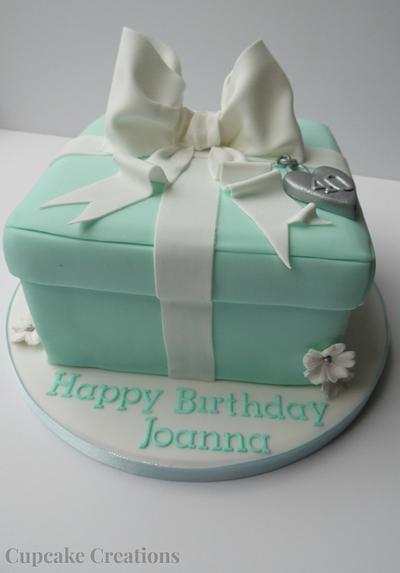 Tiffany style cake box - Cake by Cupcakecreations