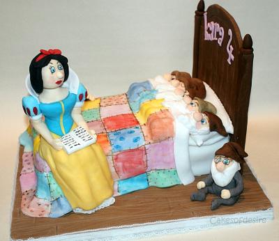 Snow White's Story Time - Cake by cakesofdesire