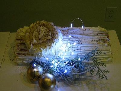 White Buche de Noel - Cake by Cakeicer (Shirley)