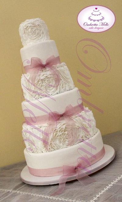 Wedding cake white ruffles - Cake by OMBRETTA MELLO