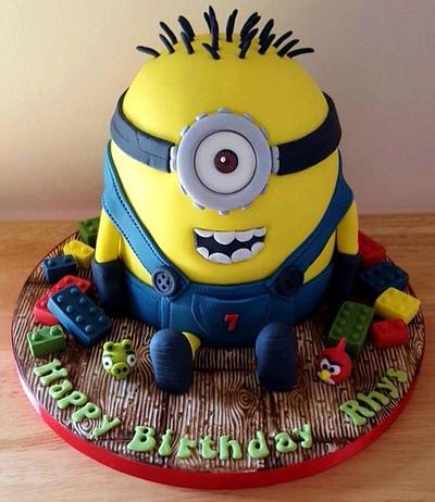 Minion Cake - Cake by T cAkEs