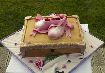 Trinket box and ballet shoes  - Cake by Shirley Jones 