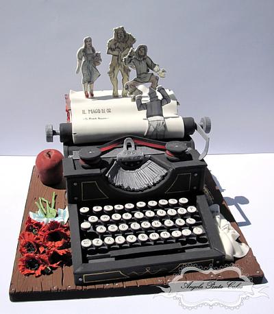 A magic typewriter from the Wonderful World of Oz - Cake by Angela Penta